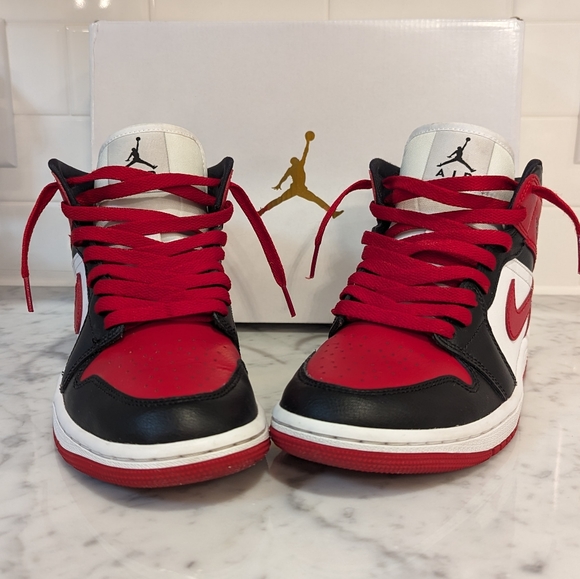 Nike Air Jordan 1 Mid - Picture 4 of 4